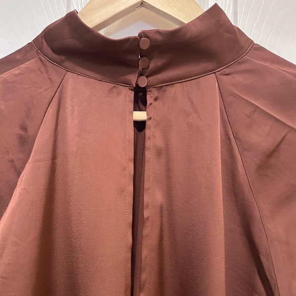 H&M brown blouse, puff sleeves, size large. - Picture 5 of 8
